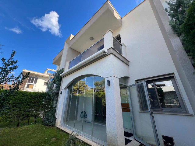URLA CASABLANCA EVLERINDE HAVUZLU SITEDE MÜSTAKIL GIRIŞLI VILLA