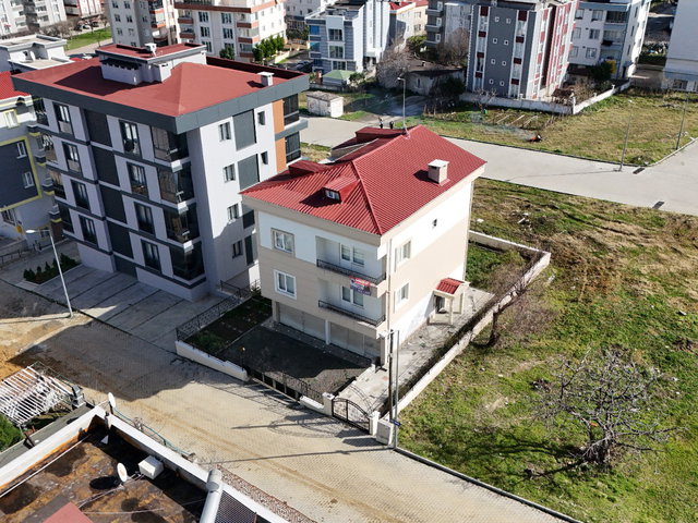 ISTIKLAL MAHALLESI TÜRKIŞ'DE 7+1 SATILIK VILLA