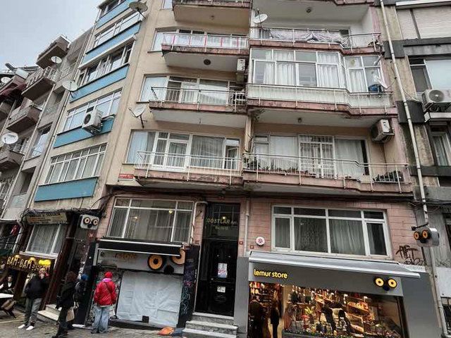 BOZBAY SISTERS KEYİFLİ YENİLENMİŞ TERASLI DENİZ VE ŞEHİR MANZARALI