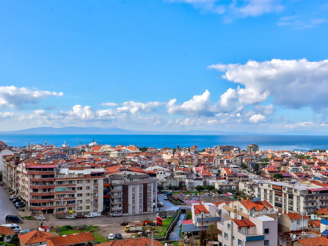 DİKİLİ İSMETPAŞA MAHALLESİ 3+1 PANOROMİK DENİZ VE ŞEHİR MANZARALI  KİRALIK DAİRE