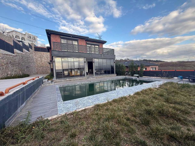 SAPANCA GÖLÜ MANZARALI & ISITMALI HAVUZLU MÜSTAKİL VİLLA