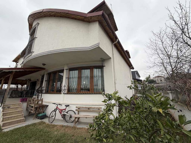 KOCAELİ KÖRFEZDE 400M2 ARSA İÇİNDE SATILIK 5+1 VILLA