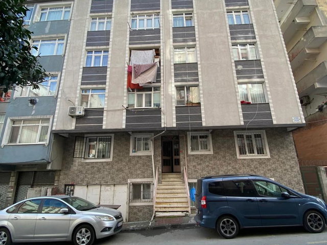 REMAX'TAN BAHÇELİEVLER'DE SATILIK 2+1 HISSELI DAIRE