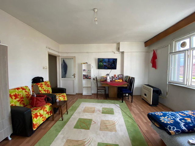 REMAX'TAN BAHÇELİEVLER'DE SATILIK 2+1 HISSELI DAIRE
