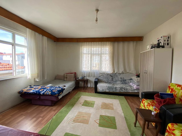 REMAX'TAN BAHÇELİEVLER'DE SATILIK 2+1 HISSELI DAIRE