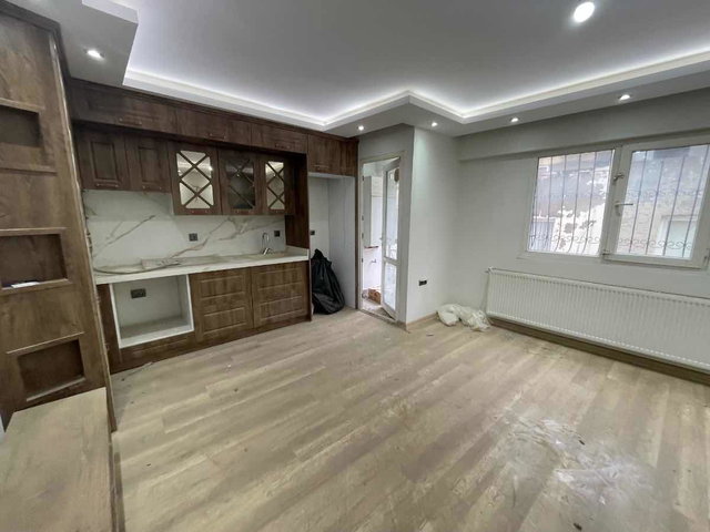 REMAX MODEL DEN KONAK GÜNEŞLI DE FULL TADILATLI 2+1