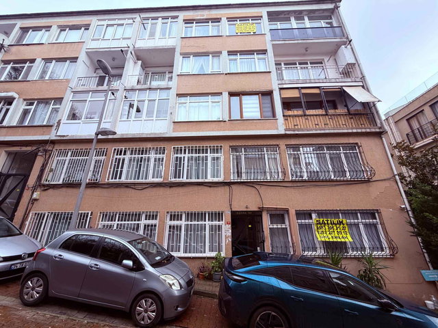 BEŞIKTAŞ’IN KALBINDE, ESKI KONAK SOKAK’TA SATILIK FIRSAT DAİRE