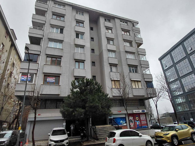 ERDAL ÖZBEK'TEN SAHRAYICEDIT'TE METROYA YÜRÜME MESAFESINDE SATILIK DAIRE