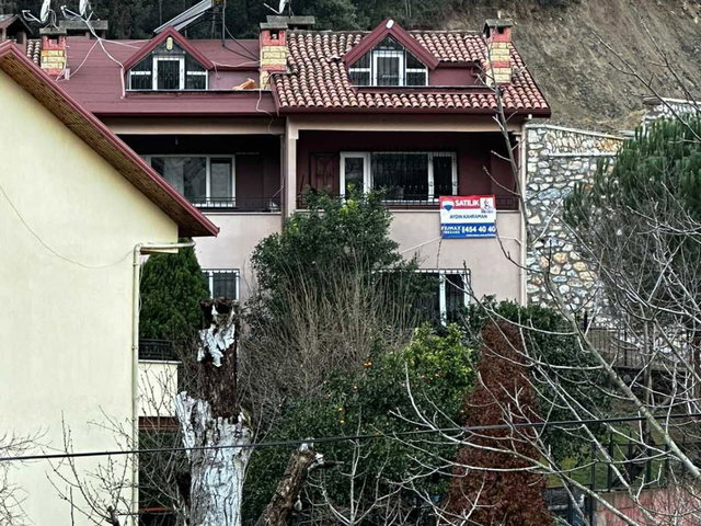REMAX FREKANS'TAN SATILIK 5+1 TRİPLEX BAHÇELİ VİLLA