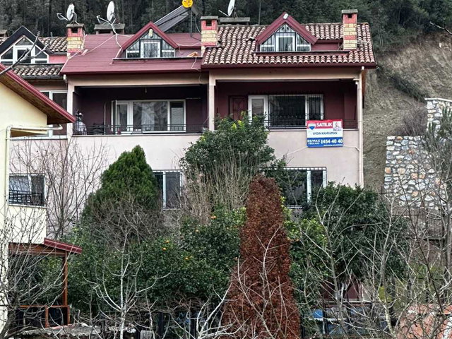REMAX FREKANS'TAN SATILIK 5+1 TRİPLEX BAHÇELİ VİLLA