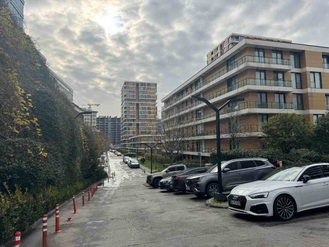 BAHÇELİEVLER'İN EN GÖZDE SİTESİ İSTWEST'DE 1+0 FIRSAT DAİRE