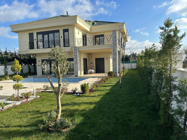 KAMİLOBA’DA MÜSTAKİL HAVUZLU SATILIK LÜKS VİLLA