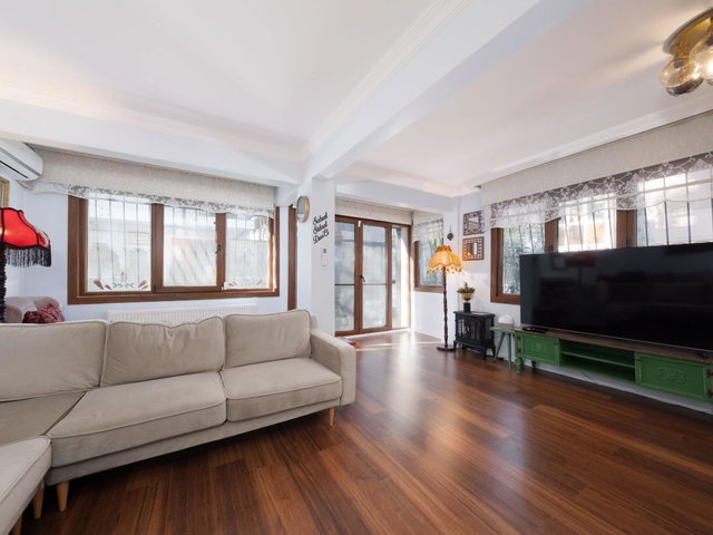 ETİLER'DE YENİLENMİŞ 2+1 BAHÇELİ GİRİŞ KAT DAİRE