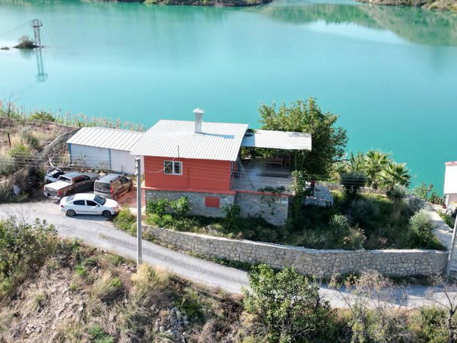 GÖL MANZARALI GENİŞ ARAZİLİ GÖL EVİ