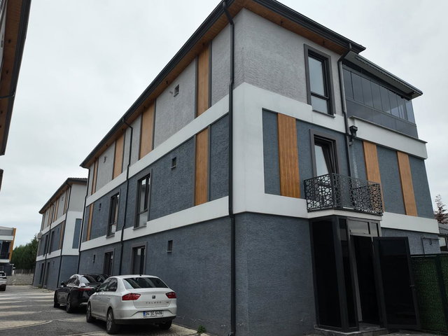 STADYUMA YAKIN SATILIK 5+1 VİLLA REMAX MAVİ TUNCAY ŞEN'DEN.