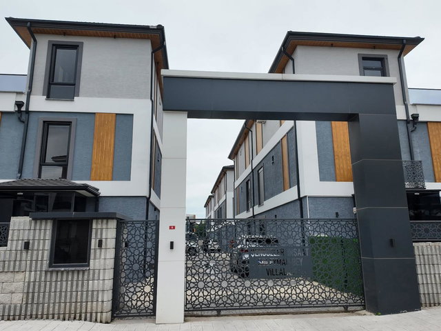 STADYUMA YAKIN SATILIK 5+1 VİLLA REMAX MAVİ TUNCAY ŞEN'DEN.