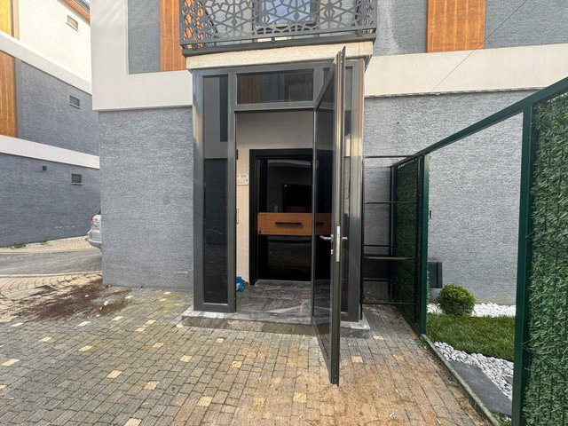 STADYUMA YAKIN SATILIK 5+1 VİLLA REMAX MAVİ TUNCAY ŞEN'DEN.