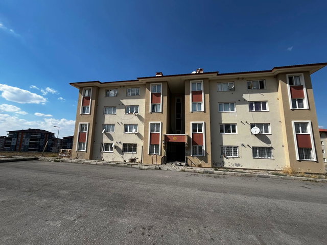 REMAX İLKE'DEN HİLALKENT TOKİ'DE 1+1 KISMİ EŞYALI SATILIK DAİRE