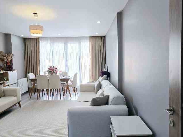 ÖZLEM ÖZSOY’DAN GÜNIŞIĞI SİTESİ’NDE FIRSAT SATILIK 2+1 DAİRE
