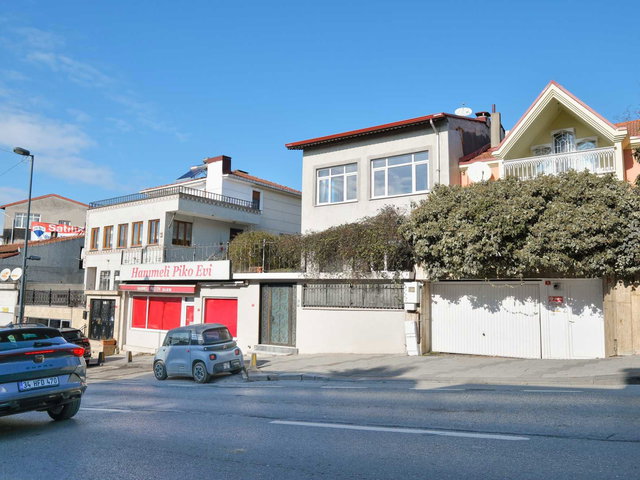 İSTANBUL ÇAMLICA KISIKLI MEYDANDA TAM MÜSTAKIL VILLA VE BAHÇESI