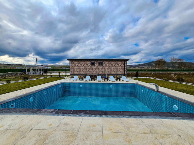 SEVINDIKLI CUMA KÖY SATILIK HAVUZLU VILLA