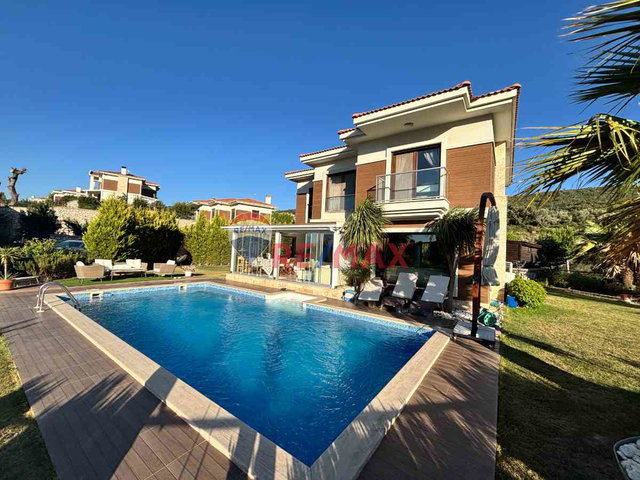 REMAX YELKEN'DEN GÜZELBAHÇE DE GÜVENLİKLİ SİTE İÇİ, ÖZEL HAVUZLU, TAM MÜSTAKİL VİLLA
