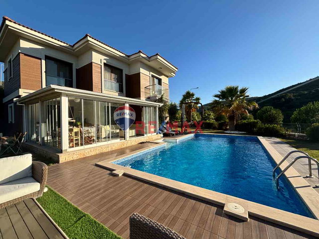 REMAX YELKEN'DEN GÜZELBAHÇE DE GÜVENLİKLİ SİTE İÇİ, ÖZEL HAVUZLU, TAM MÜSTAKİL VİLLA