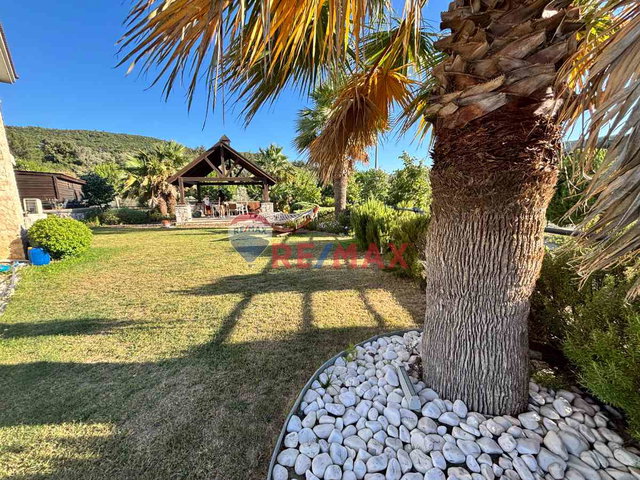 REMAX YELKEN'DEN GÜZELBAHÇE DE GÜVENLİKLİ SİTE İÇİ, ÖZEL HAVUZLU, TAM MÜSTAKİL VİLLA