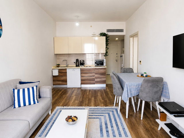 İSTANBUL METROBÜSE YAKIN 1+1 SATILIK DAİRE BALKONLU MANZARALI