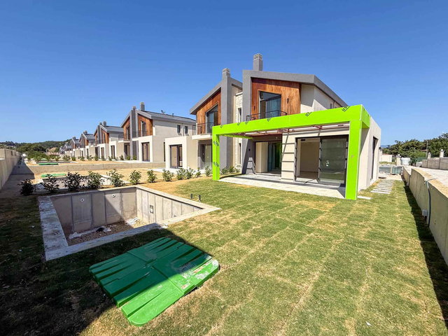 REMAX CAPELLA URLA KUŞÇULAR PRİVATUS SİTESİNDE SATILIK 4+1 VİLLA