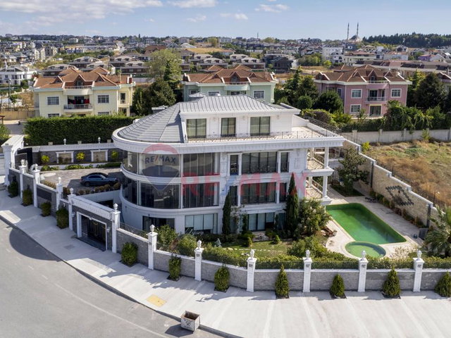 REMAX DEN BEYLİKDÜZÜNÜN BEYAZ İNCİSİ ULTRA LÜX SATILIK 8+2 VİLLA