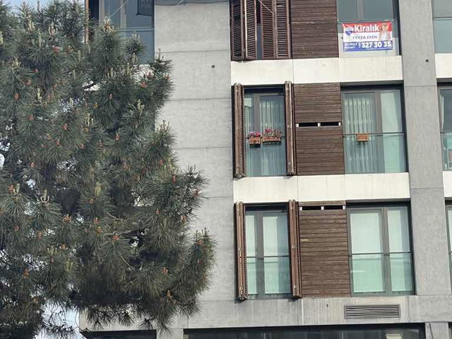 ACİBADEM CADDESİNDE CADDE ÜZERİNDE TİCARİ VE KONUT KULLANIMA  UYGUN KİRALIK DUBLEX DAIRE