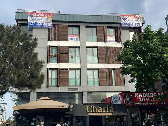 ACİBADEM CADDESİNDE CADDE ÜZERİNDE TİCARİ VE KONUT KULLANIMA  UYGUN KİRALIK DUBLEX DAIRE