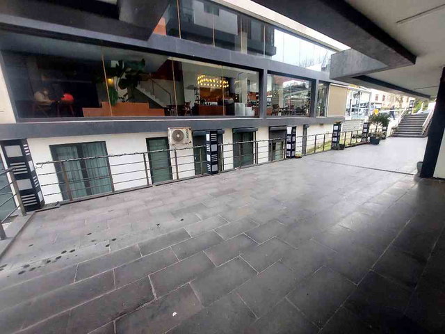 ACİBADEM CADDESİNDE CADDE ÜZERİNDE TİCARİ VE KONUT KULLANIMA  UYGUN KİRALIK DUBLEX DAIRE