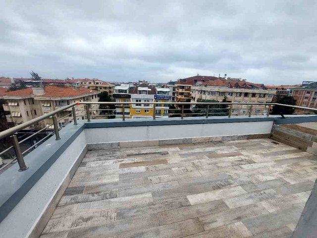 ACİBADEM CADDESİNDE CADDE ÜZERİNDE TİCARİ VE KONUT KULLANIMA  UYGUN KİRALIK DUBLEX DAIRE