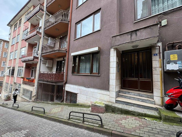 İZMIT MERKEZDE GIRIŞ KAT SATILIK 3+1 DAIRE