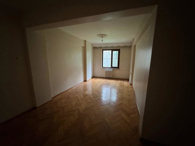 İZMIT MERKEZDE GIRIŞ KAT SATILIK 3+1 DAIRE