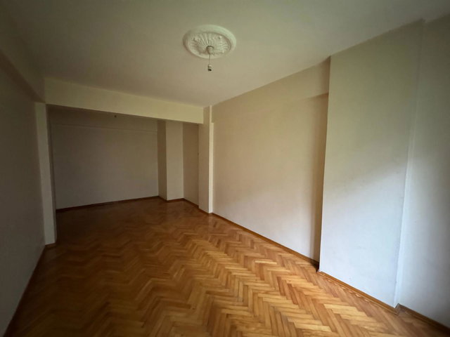 İZMIT MERKEZDE GIRIŞ KAT SATILIK 3+1 DAIRE