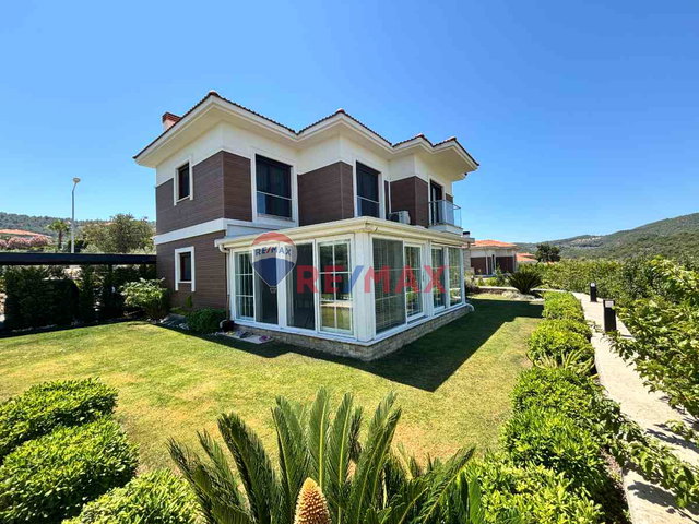 REMAX YELKEN'DEN GÜZELBAHÇE DE HAVUZLU,&GÜVENLİKLİ SİTE İÇİ , EŞYALI, TAM MÜSTAKİL VİLLA