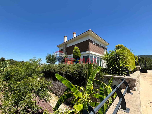 REMAX YELKEN'DEN GÜZELBAHÇE DE HAVUZLU,&GÜVENLİKLİ SİTE İÇİ , EŞYALI, TAM MÜSTAKİL VİLLA
