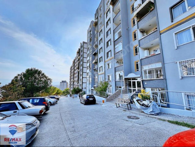 İZMİT MERKEZDE YUVAM AKARCADA   2+1 EŞYALI KİRALIK DAİRE   DAİREMİZ YENİ TEMİZLENMİŞ OLUP HALILAR Y