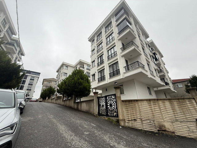 ÇEKMEKÖY BEYAZ KONAKLAR SITESINDE KONUM AVANTAJLI 3+1 TERS DUBLEKS DAIRE