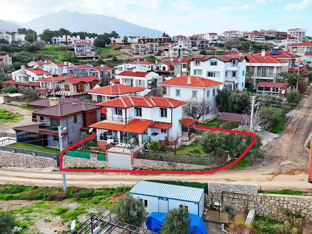 DATÇA BURGAZ MEVKİİ'NDE SATILIK DENİZ MANZARALI 3+1 TAM MÜSTAKİL VİLLA