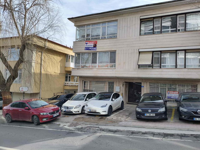GOP'UN KALBINDE, PAPAZIN BAĞI MANZARALI 4+1 FIRSAT DAIRE