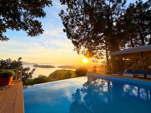 MARMARIS SÖĞÜT MAH. MUHTEŞEM DENIZ MANZARALI VILLA (1.492M2ARSA)