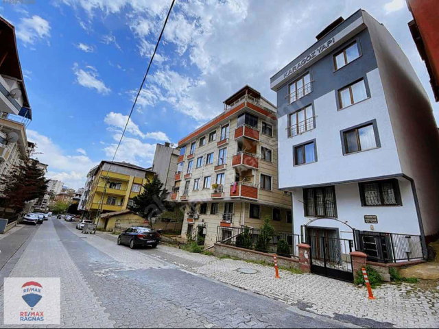 ESATPAŞA'DA HEMEN TAŞIN ÜST DUBLEKS 3+1 BRÜT 93M2 4 YILLIK DAİRE