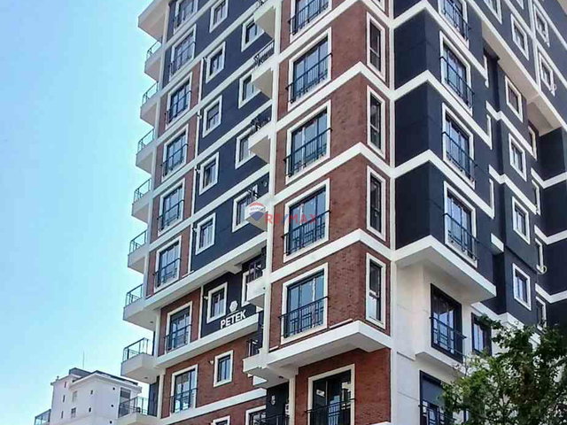 BOSTANCI LEVENT SOKAK'TA SAHIL VE CADDEYE YAKIN BALKONLU 125 M2 SATILIK DAIRE