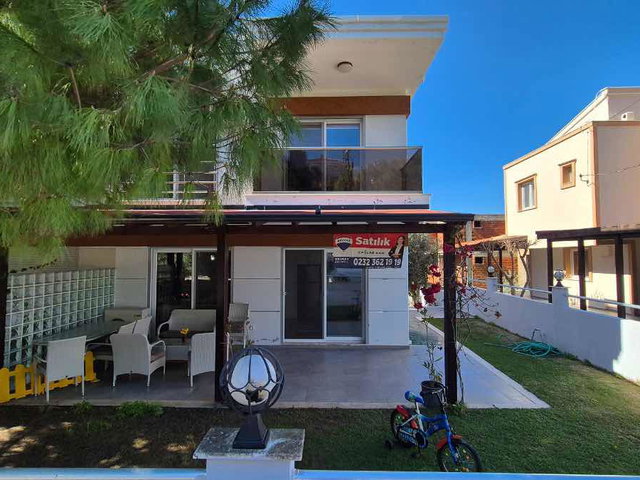 ÇEŞME DALYAN MARİNADA DENİZE YAKIN 3+1 VİLLA