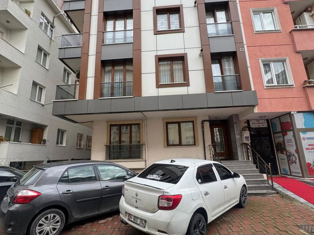 REMAX MİHRİBAN ÇETİNOĞLU  ÇEKMEKÖY ÇAMLIK'TA SATILIK 2+1 DAİRE