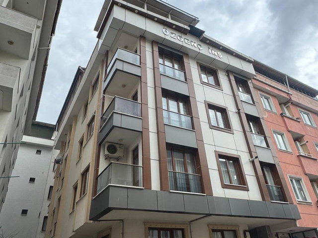 REMAX MİHRİBAN ÇETİNOĞLU  ÇEKMEKÖY ÇAMLIK'TA SATILIK 2+1 DAİRE
